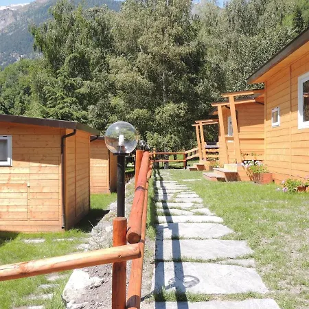 Wooden Chalet In With Shared Pool Horská chata *