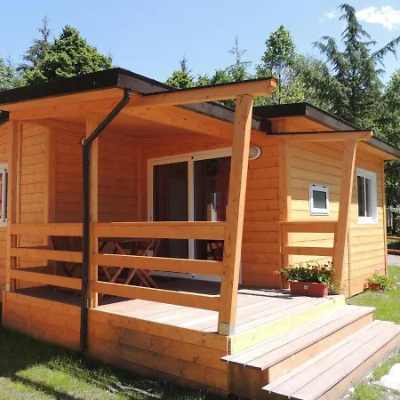 Wooden Chalet In With Shared Pool Horská chata *