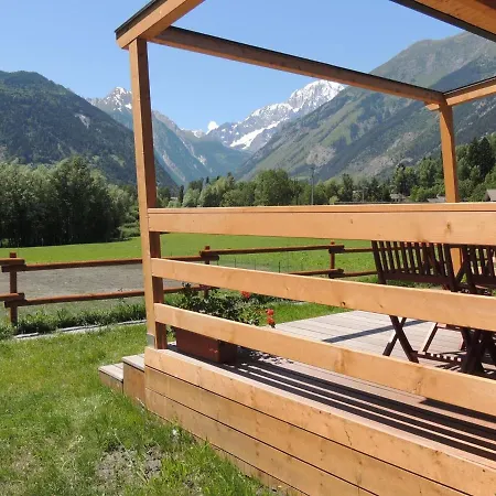 Wooden Chalet In With Shared Pool Horská chata